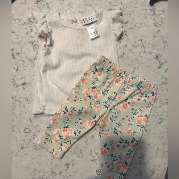Nicole Miller Baby Outfit - Picture 3 of 4